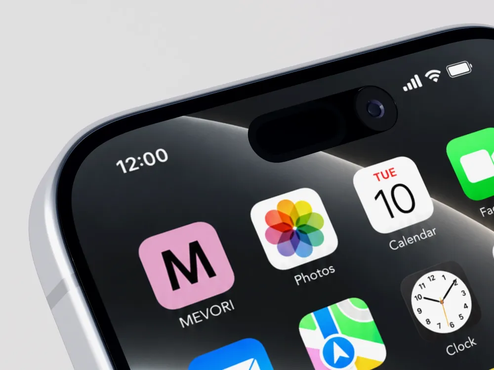 MEVORI-appikonet, en svart M på rosa, på hjemskjermen til en iPhone. Mockup.