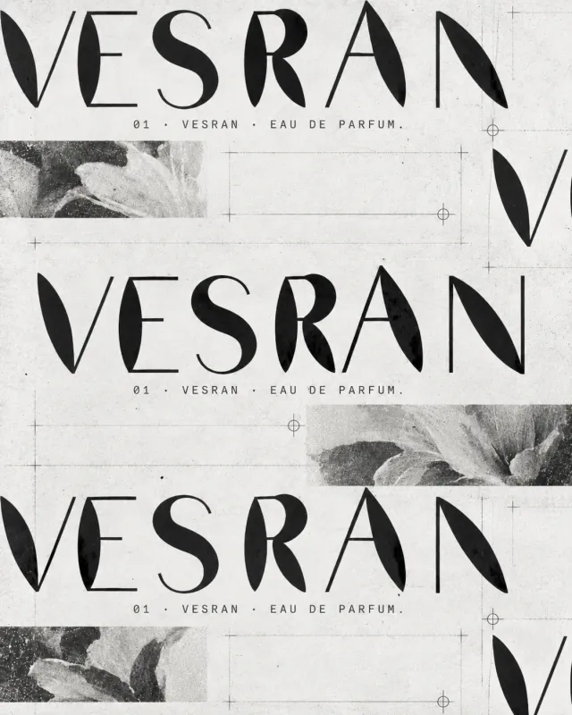 Typografisk mønster: VESRAN-ordmerket gjentatt i store bokstaver med linjer, sikter og utsnitt av blader i gråtoner. KI-generert.